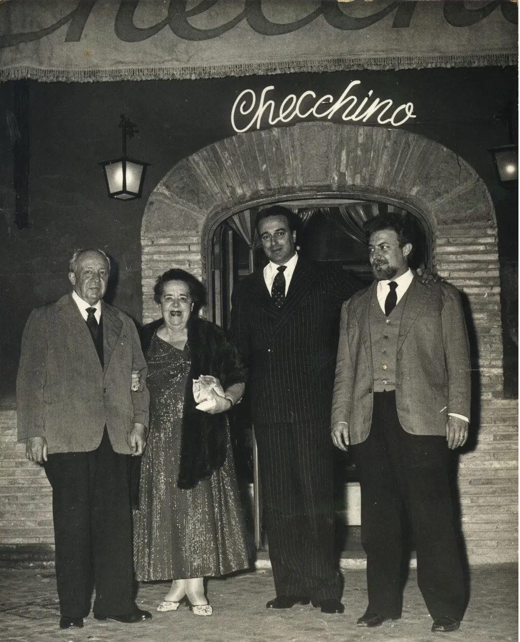 foto scattata alla fine degli anni 40, insieme ad Elsa Maxwell e il principe Borromini, ci sono a sinistra Francesco (Checchino) Mariani e a destra suo figlio Sergio.